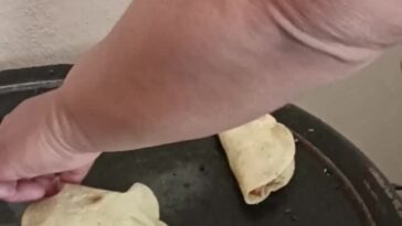 Así se preparan los tacos de los huevos escondidos #tacos #tacosmexicanos #taco…