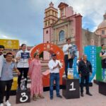 Meseros compiten en tradicional carrera en Tequisquiapan