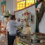 Decenas reciben las reliquias de San Judas en parroquia de Tequis