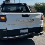 Aparatoso choque de biker tras camioneta – El Sol de San Juan del Río