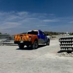 Hombre sufre caida cuando maniobraba un montacargas