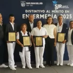 Roberto Cabrera entrega Distintivos al Mérito a Enfermeras y Enfermeros de San Juan del Río Roberto Cabrera entrega Distintivos al Mérito a Enfermeras y Enfermeros de San Juan del Río