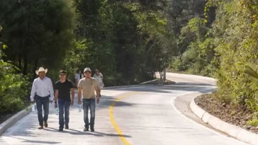 Entrega Mauricio Kuri 1ª etapa del camino Valle Verde – El Pocito en Jalpan de Serra