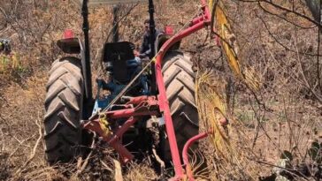 Fallece campesino tras volcar en su tractor en Tequisquiapan