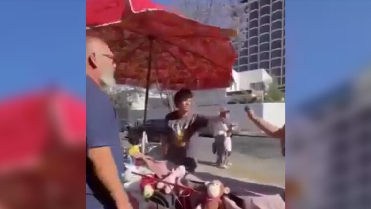 comerciante agrede a adulto mayor en la vía pública| Telediario México