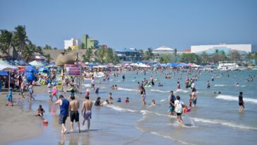 Hidrocarburo en Golfo de México: limpian 32 playas afectadas