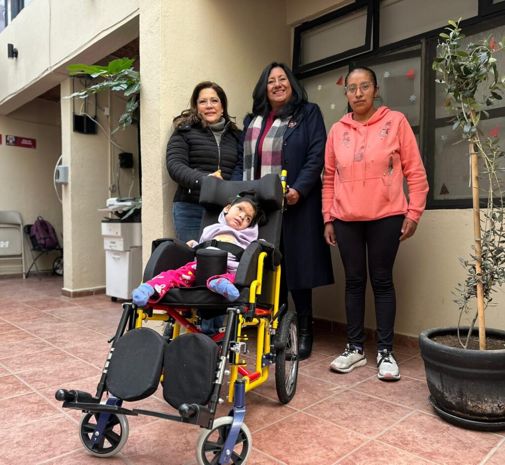 DIF Tequisquiapan entrega apoyos para mejorar la movilidad de los beneficiarios