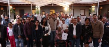 Entregan títulos de propiedad a familias del asentamiento Ampliación Santa Fe en Tequisquiapan