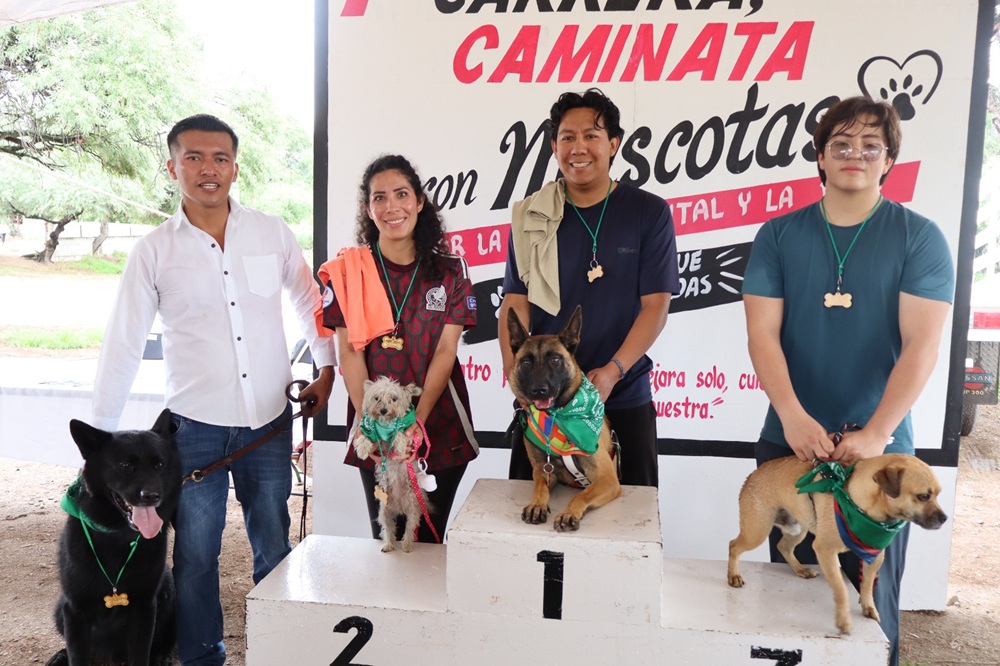 Familias participan en la primera Carrera Caminata con Mascotas en Tolimán