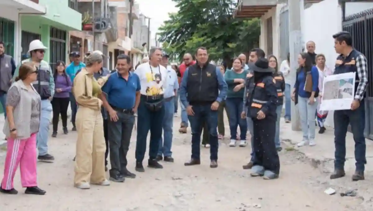 Con una inversión de 3.7 mdp, realizan obra de rehabilitación de calle en Indeco
