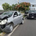 Abandonan auto luego de chocar con poste – El Sol de San Juan del Río Abandonan auto luego de chocar con poste – El Sol de San Juan del Río