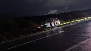 Chofer pierde el control y choca contra barra de contención – El Sol de San Juan del Río