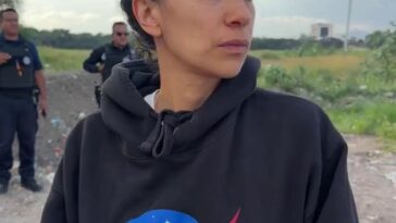 🚔 Flor Amargo sufre choque al ser impactada por vehículo del gobierno de San Juan del Río en Tequisquiapan, Querétaro; acusa que viajaban a exceso de velocidad: “A ver si es cierto que se hacen responsables o va a haber mano negra aquí” 📹: Tiktok | Flor Amargo