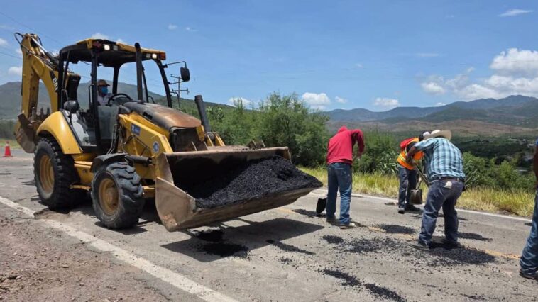 Santa Catarina mejora caminos con bacheo