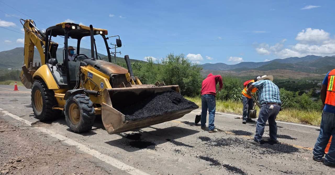 Santa Catarina mejora caminos con bacheo
