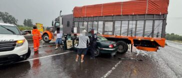 Auto estrelló en torton en un retorno de la carretera a Ezequiel Montes – El Sol de San Juan del Río